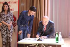Важные вопросы и искренние ответы - Чингиз Абдуллаев встретился с читателями (ФОТО)