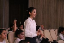 Важные вопросы и искренние ответы - Чингиз Абдуллаев встретился с читателями (ФОТО)