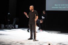 Последний бастион сопротивления в Баку - живые картины возникают и разрушаются (ФОТО)
