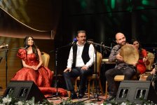 Французы объединились с азербайджанцами - с Востока на Запад (ФОТО)