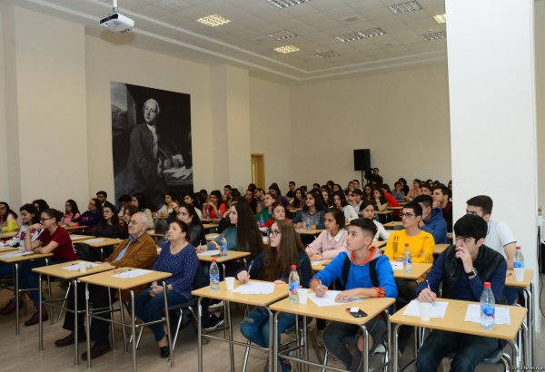В Бакинском филиале МГУ имени М.В.Ломоносова прошел традиционный международный «Географический диктант» (ФОТО)