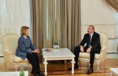 Президент Ильхам Алиев принял делегацию во главе с торговым посланником премьер-министра Великобритании по Азербайджану (ФОТО) (версия 2)