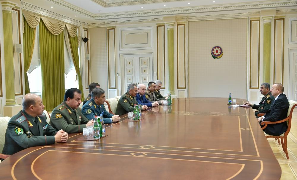 President Aliyev receives participants of CIS Council of Defense Ministers meeting (PHOTO)