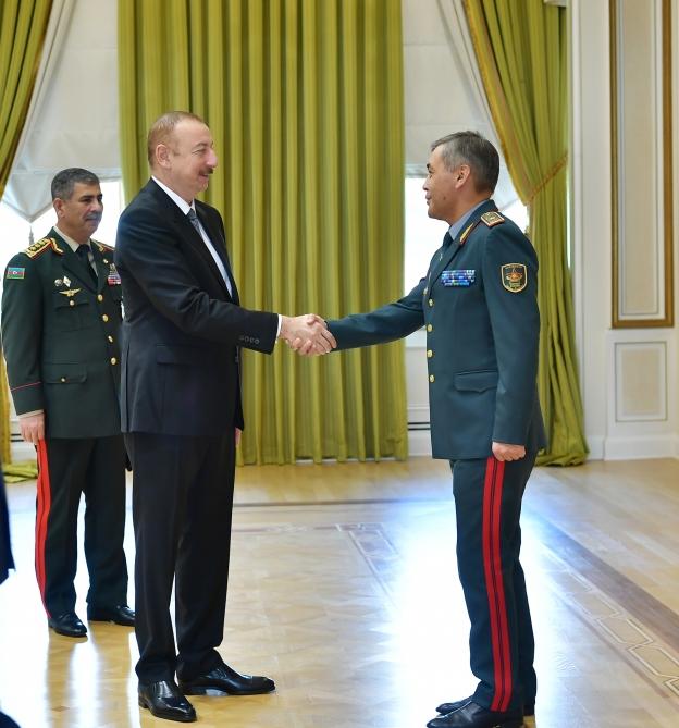President Aliyev receives participants of CIS Council of Defense Ministers meeting (PHOTO)