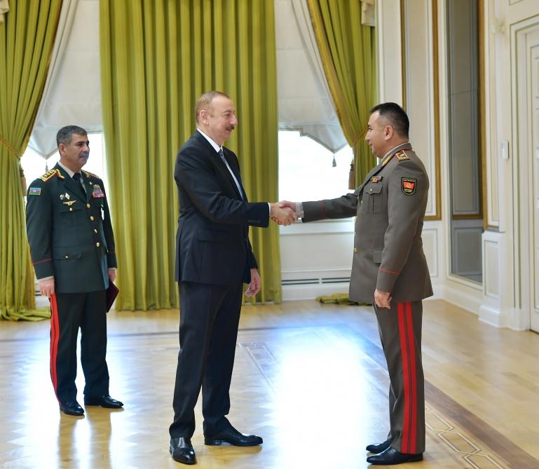 President Aliyev receives participants of CIS Council of Defense Ministers meeting (PHOTO)