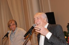 Чингиз Фарзалиев отметил юбилей выставкой "По ступеням времени" (ФОТО)