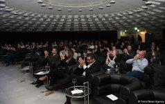 Великолепный перформанс в Баку. В футляре собственных комплексов и предрассудков (ВИДЕО, ФОТО)