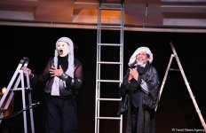 Великолепный перформанс в Баку. В футляре собственных комплексов и предрассудков (ВИДЕО, ФОТО)