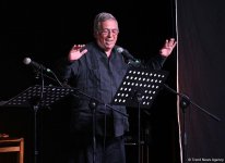 Великолепный перформанс в Баку. В футляре собственных комплексов и предрассудков (ВИДЕО, ФОТО)
