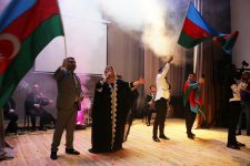 В поселках Баку прошли сольные концерты Метанет Искендерли и Эльчина Джафарова (ФОТО)