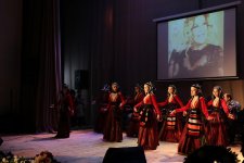 В поселках Баку прошли сольные концерты Метанет Искендерли и Эльчина Джафарова (ФОТО)