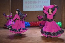 В поселках Баку прошли сольные концерты Метанет Искендерли и Эльчина Джафарова (ФОТО)