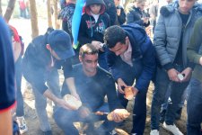 Президент Ильхам Алиев и Первая леди Мехрибан Алиева приняли участие в акции по посадке деревьев в Хатаинском районе Баку (ФОТО) (версия 2)