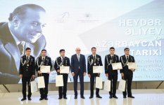 В Центре Гейдара Алиева прошло VI общереспубликанское соревнование знаний «Гейдар Алиев и история Азербайджана» (ФОТО) (версия 2)