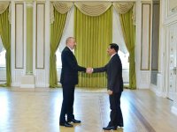 Президент Ильхам Алиев принял делегацию во главе с министром экономики ОАЭ (ФОТО) (Версия 2)