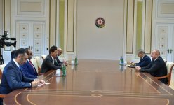 Президент Ильхам Алиев принял делегацию во главе с министром экономики ОАЭ (ФОТО) (Версия 2)