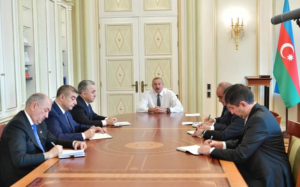 Президент Ильхам Алиев принял новоназначенных глав исполнительной власти города Ширван, Зардабского района, Сураханского, Ясамальского, Хатаинского районов Баку(ФОТО)