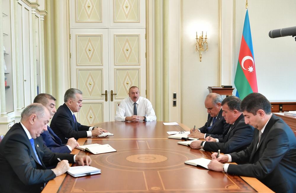 Президент Ильхам Алиев принял новоназначенных глав исполнительной власти города Ширван, Зардабского района, Сураханского, Ясамальского, Хатаинского районов Баку(ФОТО)