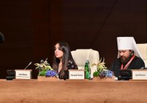 Президент Ильхам Алиев и Первая леди Мехрибан Алиева приняли участие во II Саммите мировых религиозных лидеров в Баку (ФОТО)