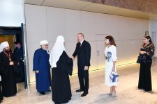 Президент Ильхам Алиев и Первая леди Мехрибан Алиева приняли участие во II Саммите мировых религиозных лидеров в Баку (ФОТО)