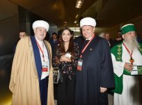 Президент Ильхам Алиев и Первая леди Мехрибан Алиева приняли участие во II Саммите мировых религиозных лидеров в Баку (ФОТО)