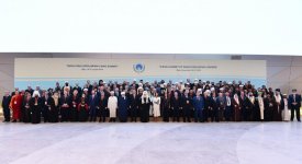 Президент Ильхам Алиев и Первая леди Мехрибан Алиева приняли участие во II Саммите мировых религиозных лидеров в Баку (ФОТО)