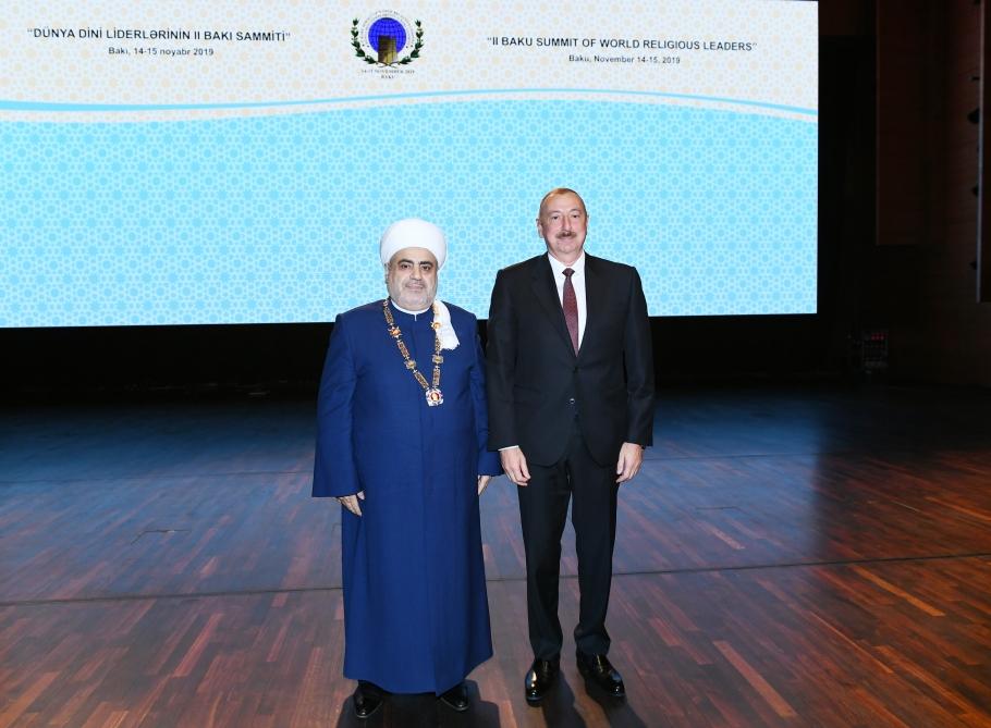 Президент Ильхам Алиев и Первая леди Мехрибан Алиева приняли участие во II Саммите мировых религиозных лидеров в Баку (ФОТО)