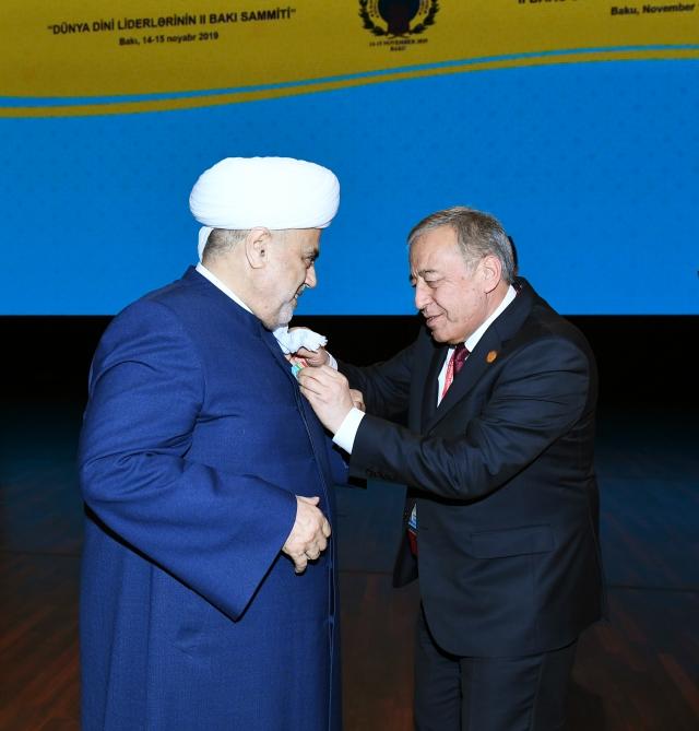 Президент Ильхам Алиев и Первая леди Мехрибан Алиева приняли участие во II Саммите мировых религиозных лидеров в Баку (ФОТО)