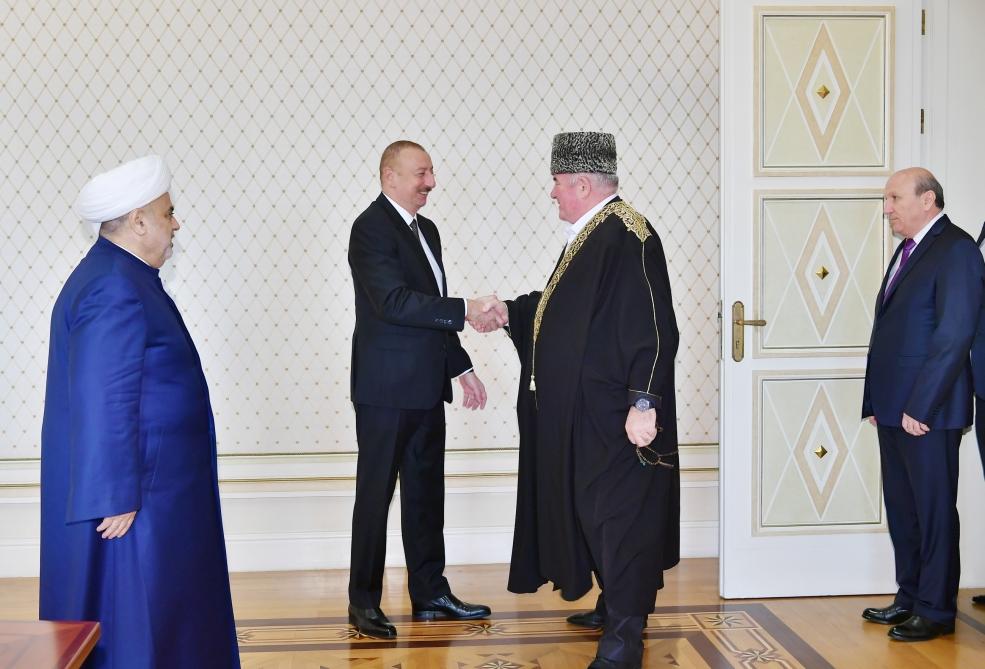 Президент Ильхам Алиев принял делегацию в составе группы мусульманских религиозных деятелей из северокавказских республик России (ФОТО) (версия 2)