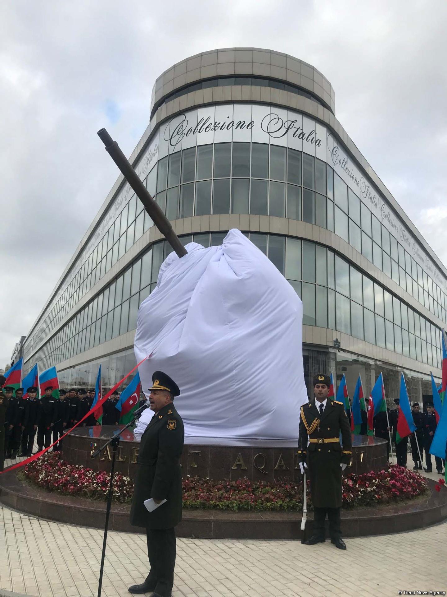 В Баку официально открыт памятник Национальному герою Азербайджана Альберту Агарунову (ФОТО)