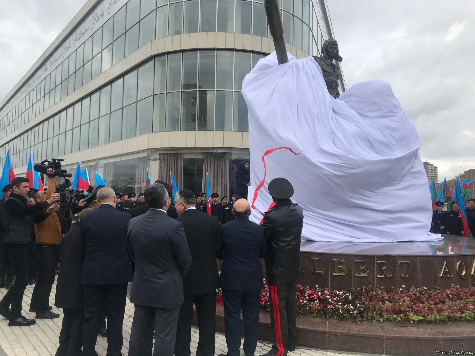 В Баку официально открыт памятник Национальному герою Азербайджана Альберту Агарунову (ФОТО)
