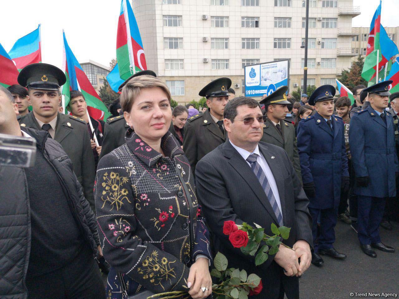 В Баку официально открыт памятник Национальному герою Азербайджана Альберту Агарунову (ФОТО)