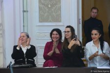 Впервые в Баку проходит "Танцующие бриллианты" -  шоу драгоценностей, праздник роскоши и красоты (ФОТО)
