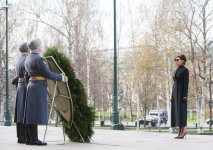 Первый вице-президент Мехрибан Алиева посетила могилу неизвестного солдата в Москве (ФОТО)