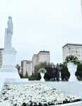 Президент Ильхам Алиев посетил памятник Общенациональному лидеру Гейдару Алиеву в Сумгайыте (ФОТО) (версия 2)