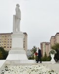 Президент Ильхам Алиев посетил памятник Общенациональному лидеру Гейдару Алиеву в Сумгайыте (ФОТО) (версия 2)