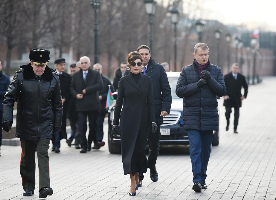 Первый вице-президент Мехрибан Алиева посетила могилу неизвестного солдата в Москве (ФОТО)