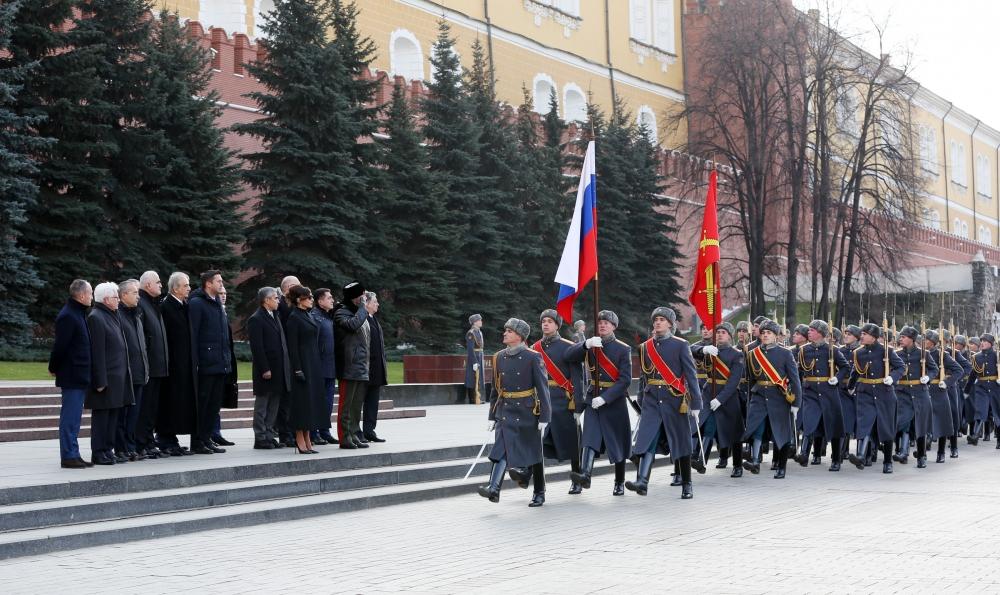 Первый вице-президент Мехрибан Алиева посетила могилу неизвестного солдата в Москве (ФОТО)