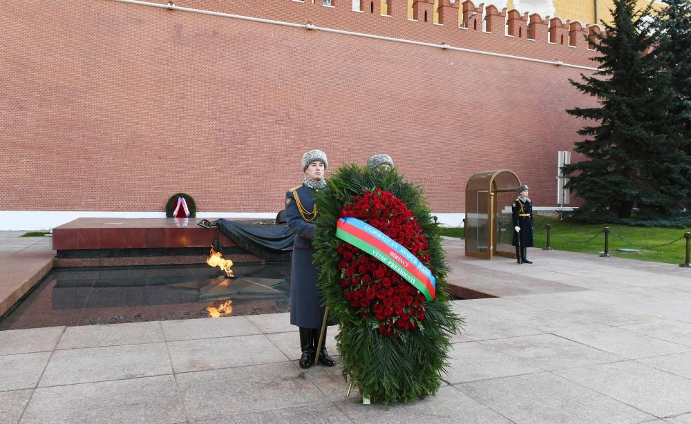 Первый вице-президент Мехрибан Алиева посетила могилу неизвестного солдата в Москве (ФОТО)