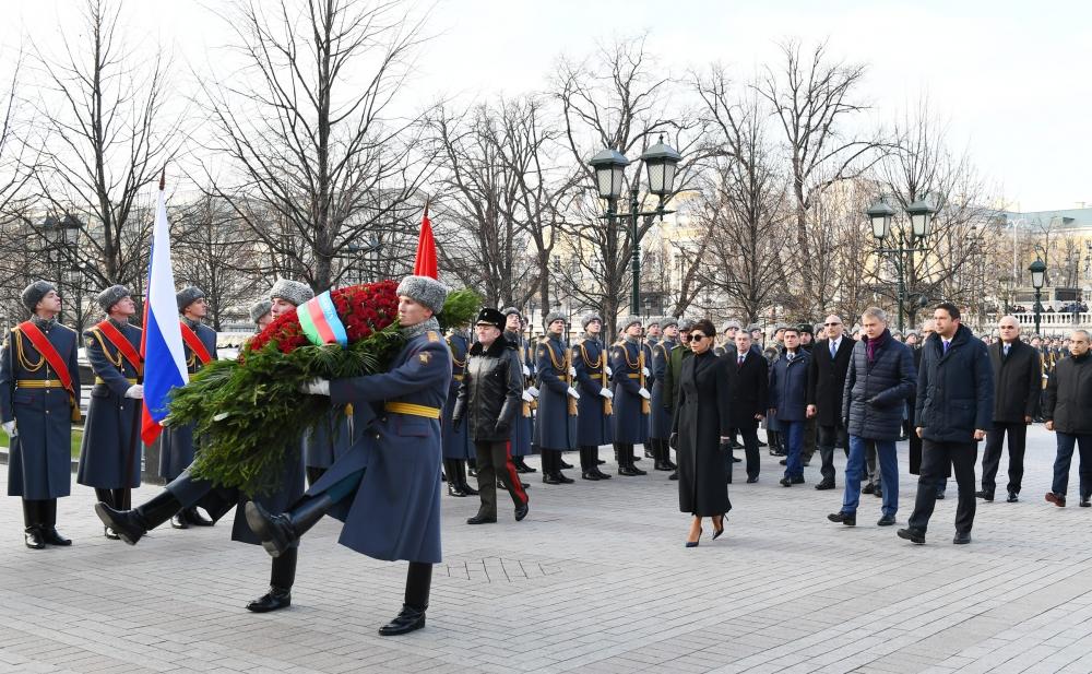 Первый вице-президент Мехрибан Алиева посетила могилу неизвестного солдата в Москве (ФОТО)