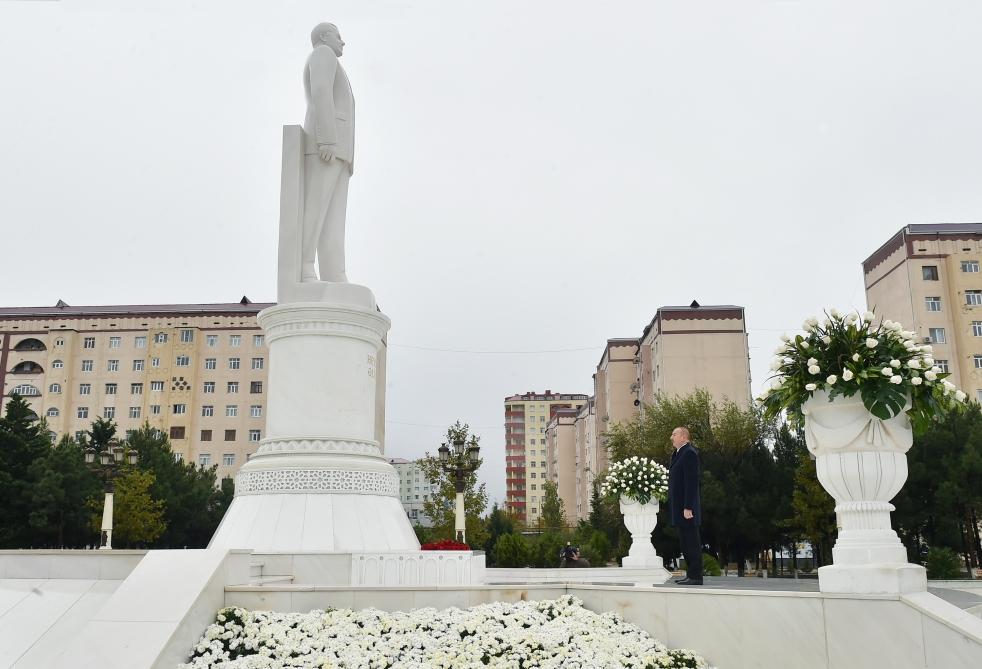 Президент Ильхам Алиев посетил памятник Общенациональному лидеру Гейдару Алиеву в Сумгайыте (ФОТО) (версия 2)