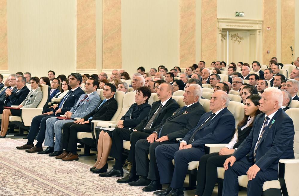 Президент Ильхам Алиев принял участие в мероприятии, посвященном 70-летию Сумгайыта (ФОТО) (версия 2)