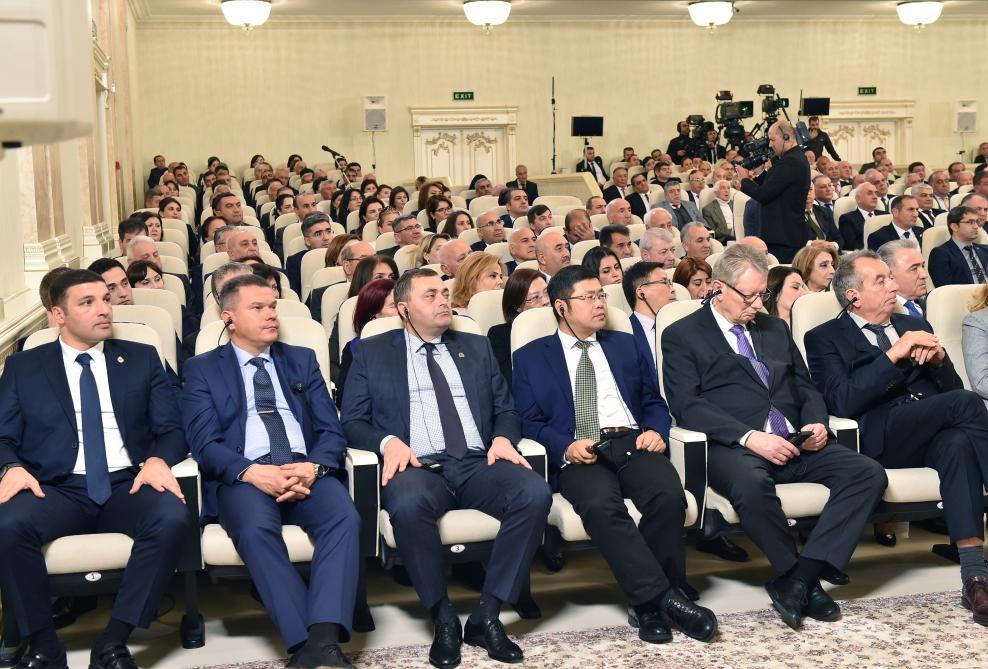 Президент Ильхам Алиев принял участие в мероприятии, посвященном 70-летию Сумгайыта (ФОТО) (версия 2)