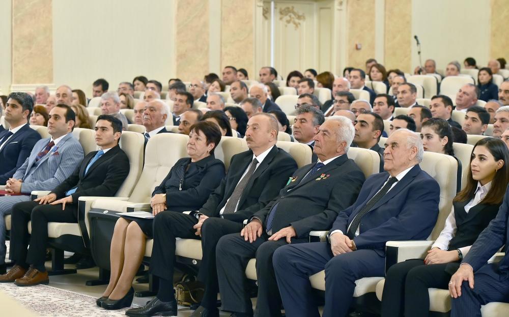 Президент Ильхам Алиев принял участие в мероприятии, посвященном 70-летию Сумгайыта (ФОТО) (версия 2)