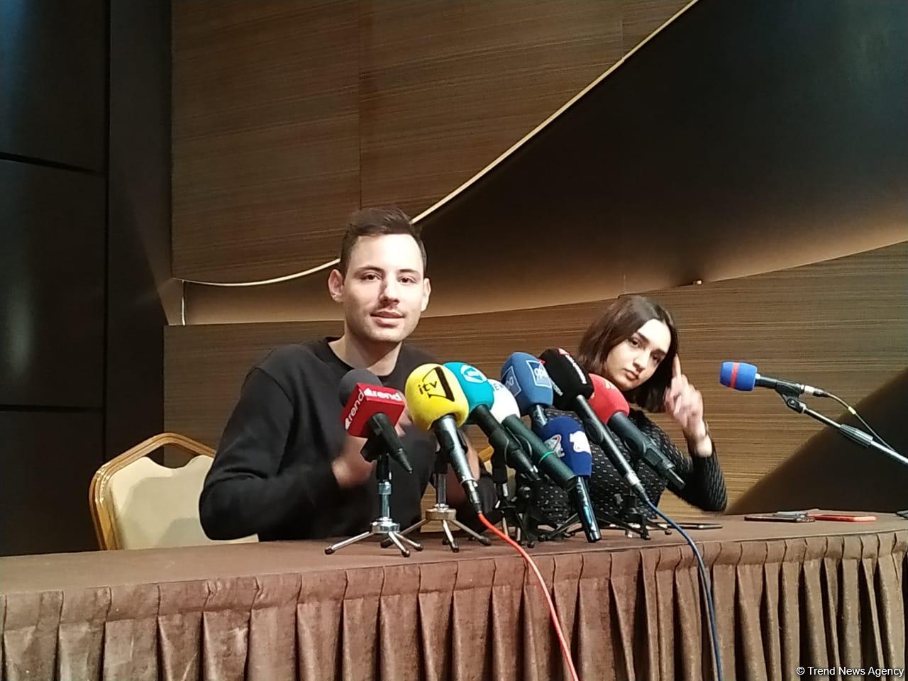 Петер Бенце - 765 нот в минуту для Баку. Синтез тара и мировых хитов (ВИДЕО, ФОТО)