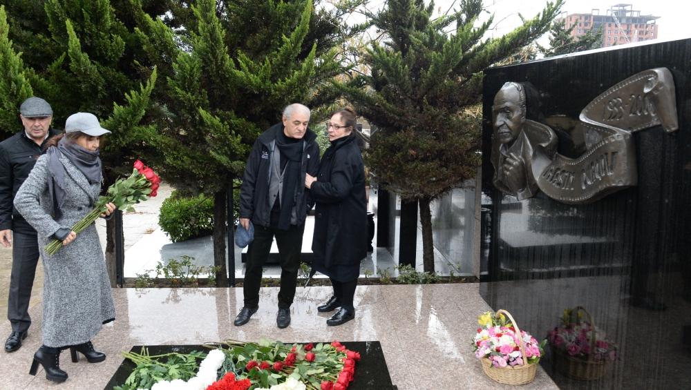 В Баку почтили память видного кинорежиссера Расима Оджагова (ФОТО)