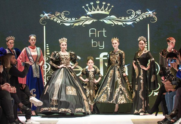Королевская роскошь и богатые вечерние наряды  - второй день Azerbaijan Fashion Week (ФОТО)