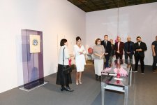 Первый вице-президент Мехрибан Алиева ознакомилась с 8-й Московской биеннале современного искусства (ФОТО)