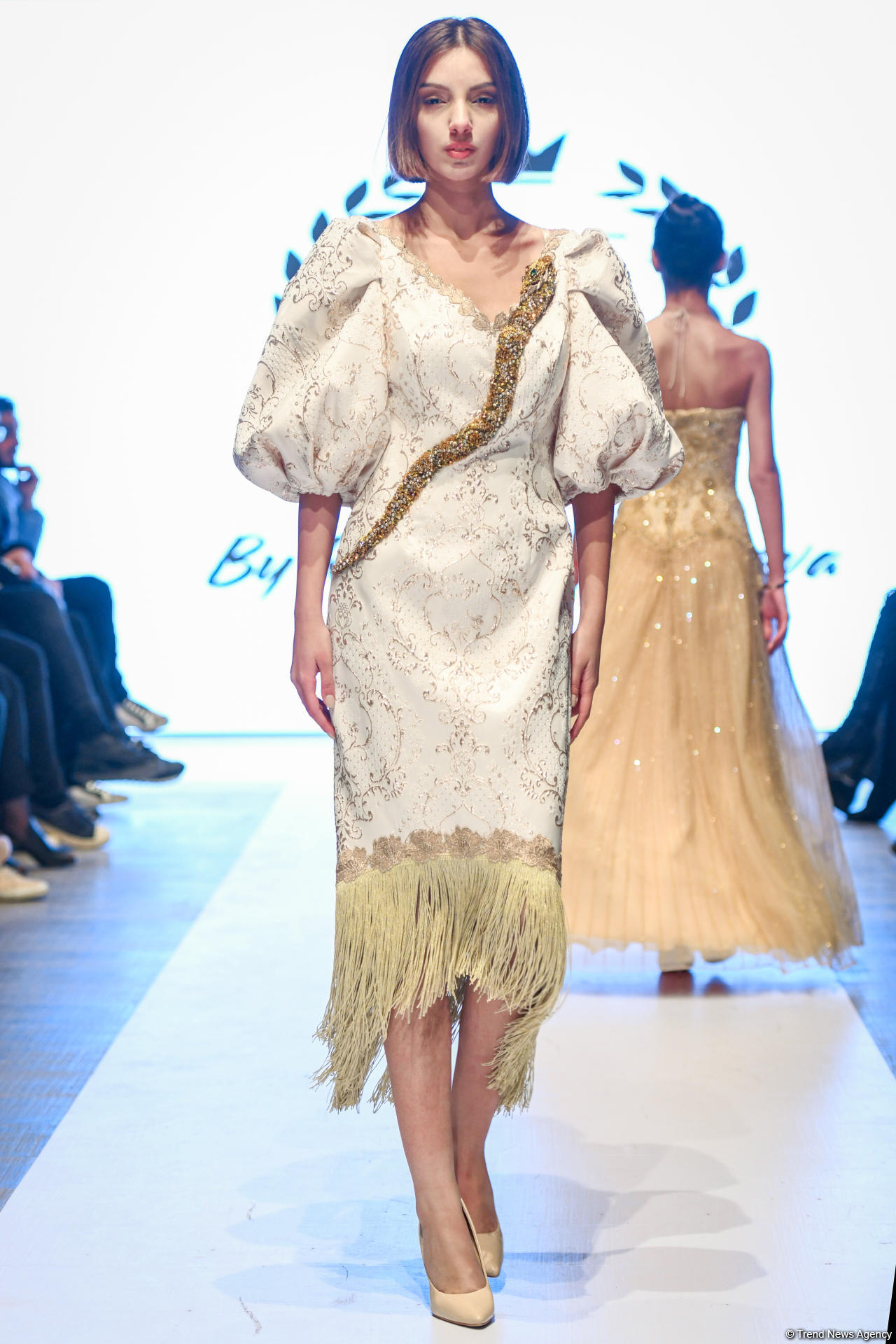 Королевская роскошь и богатые вечерние наряды  - второй день Azerbaijan Fashion Week (ФОТО)