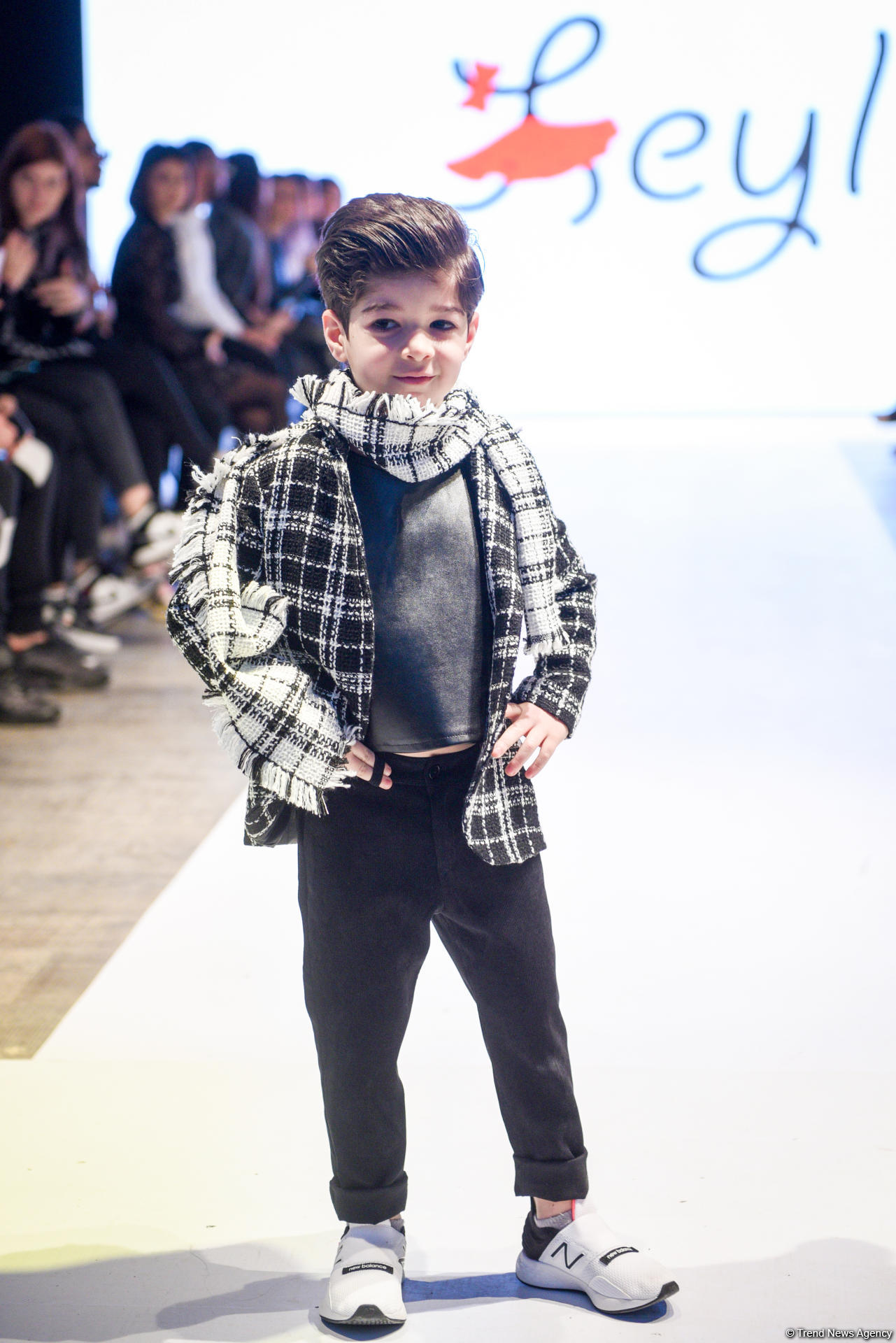 Королевская роскошь и богатые вечерние наряды  - второй день Azerbaijan Fashion Week (ФОТО)